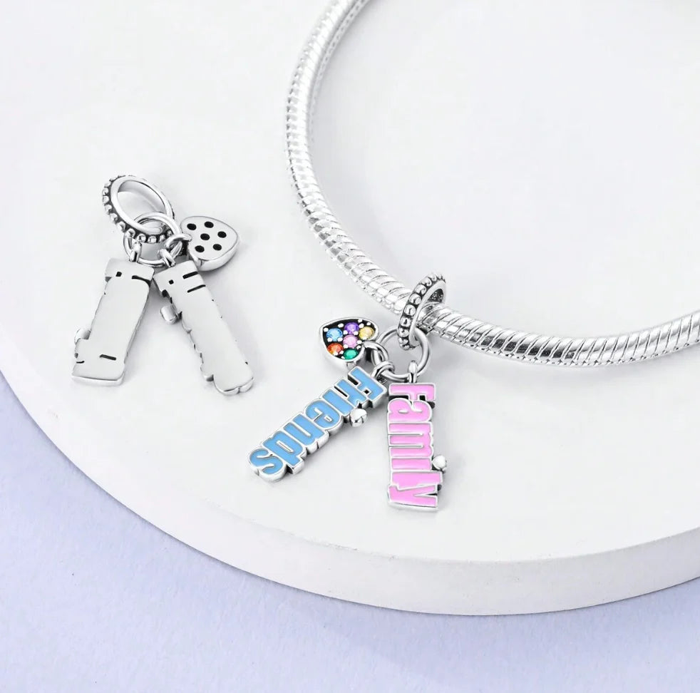 Charm Corazón, Amigos y Familia