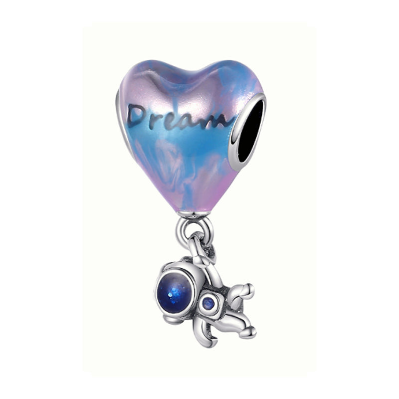 Charm Corazón Cósmico con Astronauta