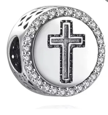 Charm Cruz Rodeado de Diamantes