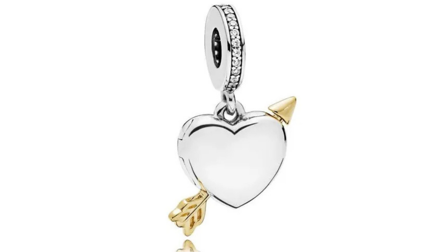 Charm Corazon y Flecha Dorada