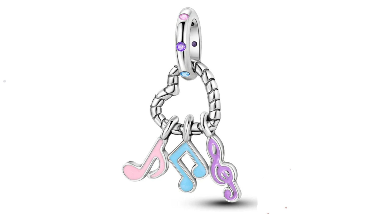 Charm Colgante Corazon con Notas Musicales