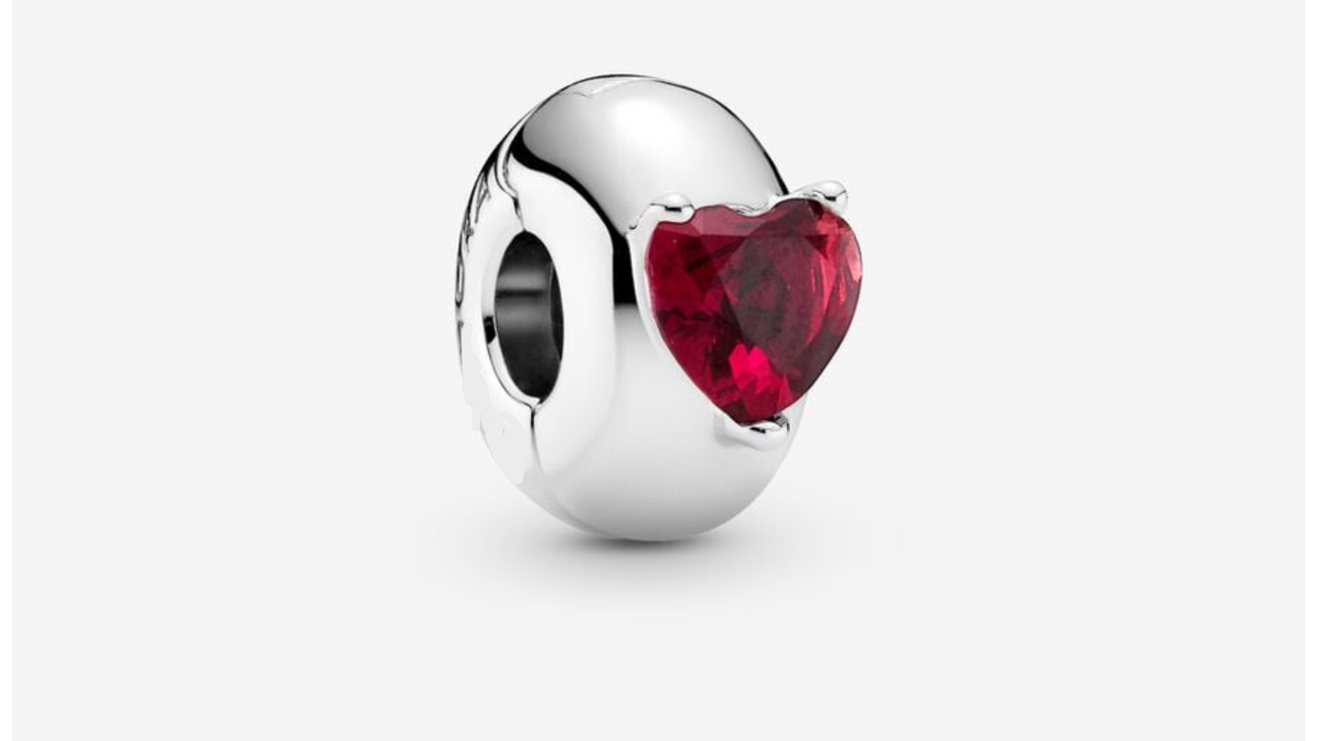 Clip de Seguridad Plateado con Corazon Rojo