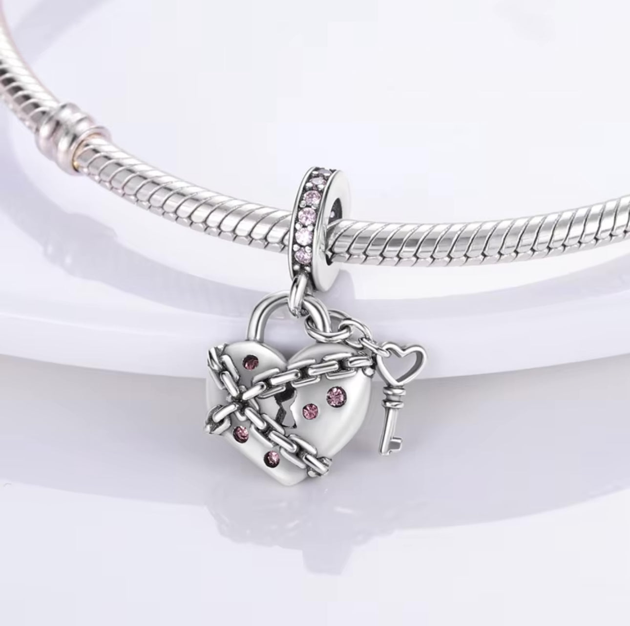Charm Corazon Encadenado