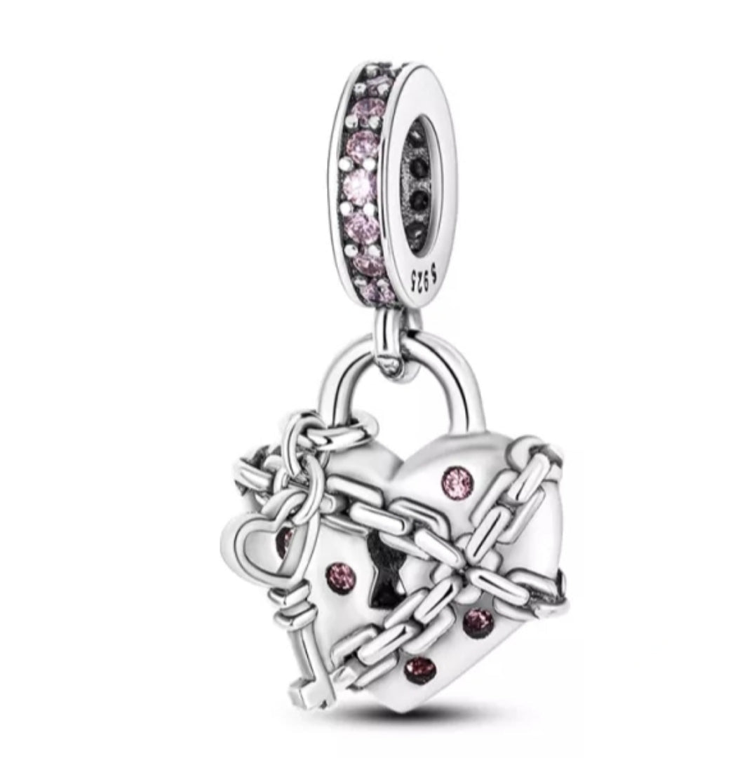 Charm Corazon Encadenado