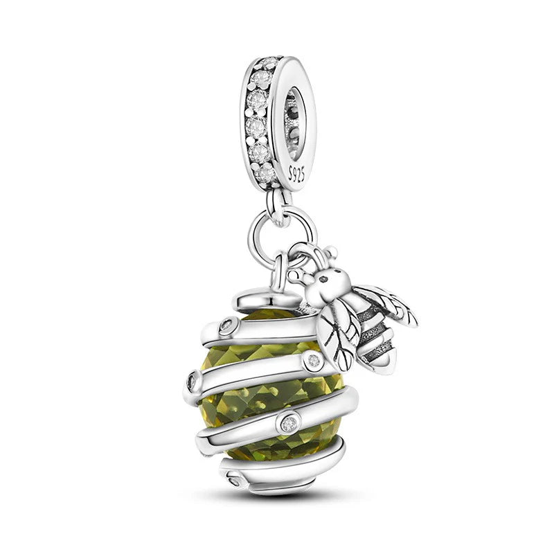 Charm Abeja Esmeralda Diamantado
