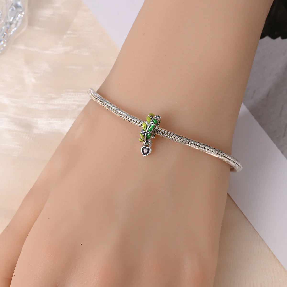 Charm Rama de Olivo y Corazón Morado