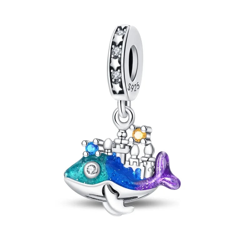 Charm Atlantis Sobre Ballena