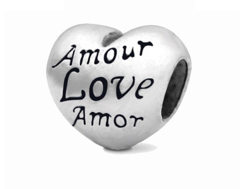 Charm Corazon "Amour, Amor, Love"