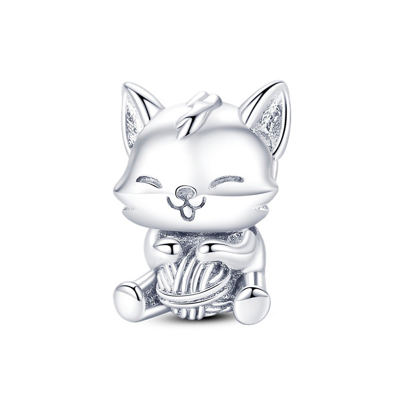 Charm Gatito Tejiendo