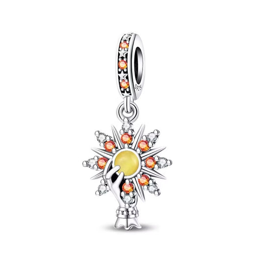 Charm ‚ÄòEl Sol en tus Manos