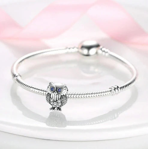 Charm Buho Plateado