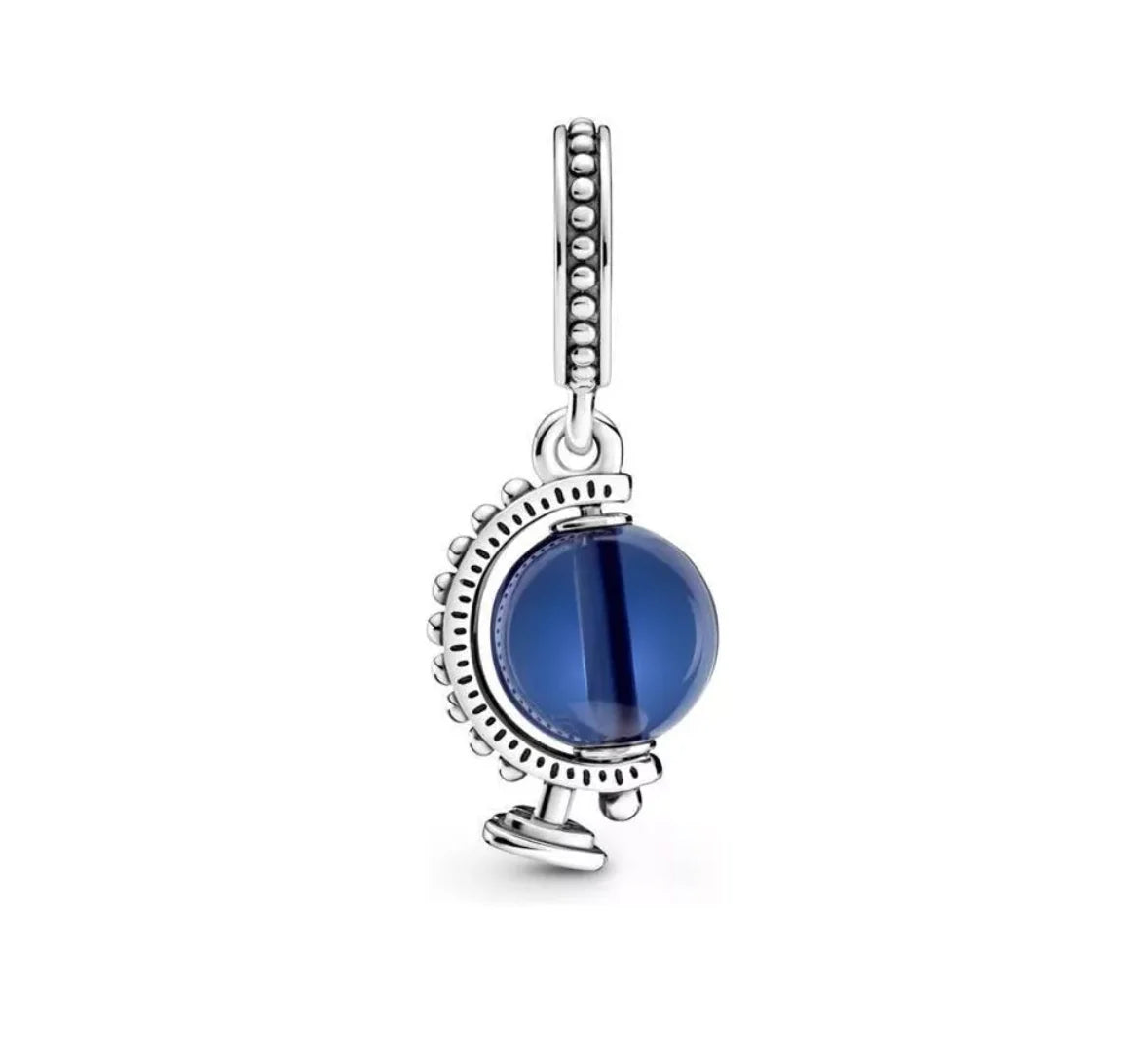 Charm Globo Terráqueo Azul y Diamantes