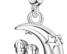 D_NQ_NP_645620-MLM76792271840_062024-O-charm-dije-de-plata-s925-novios-en-la-luna.webp
