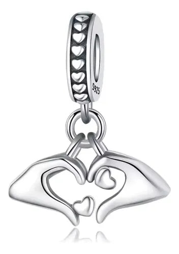 Charm Manos de Corazon