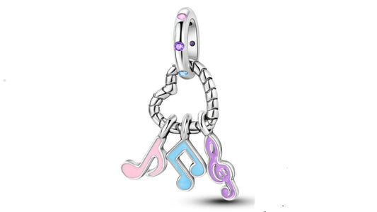Charm Colgante Corazon con Notas Musicales
