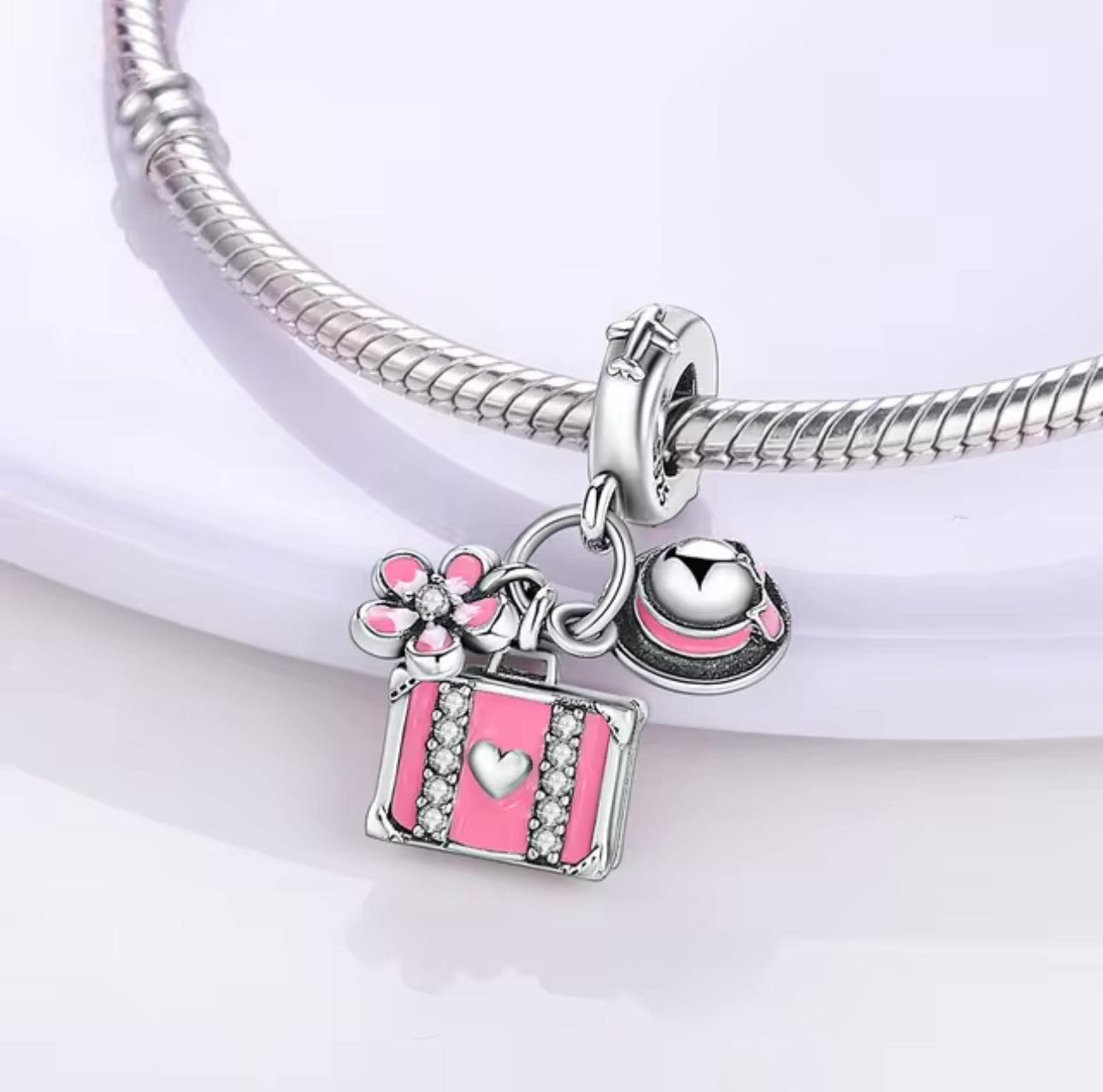 Charm de Maleta, Sombrero y Flor Rosado