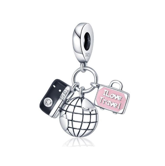 Charm C√°mara, Mundo & Maleta