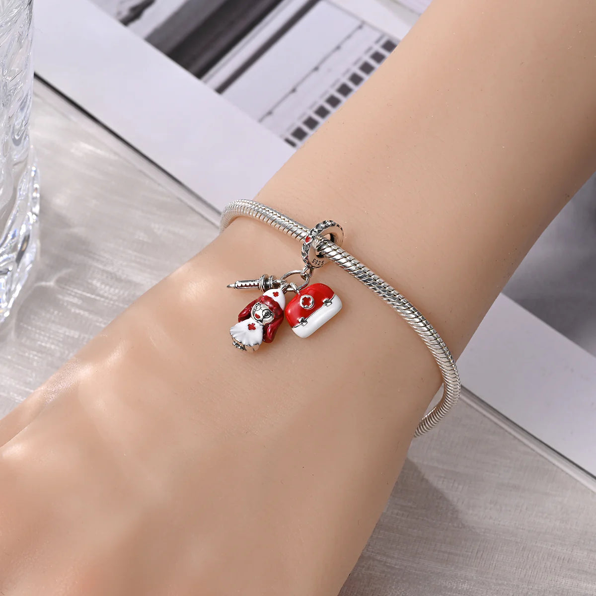 Charm Enfermera y Botiquin
