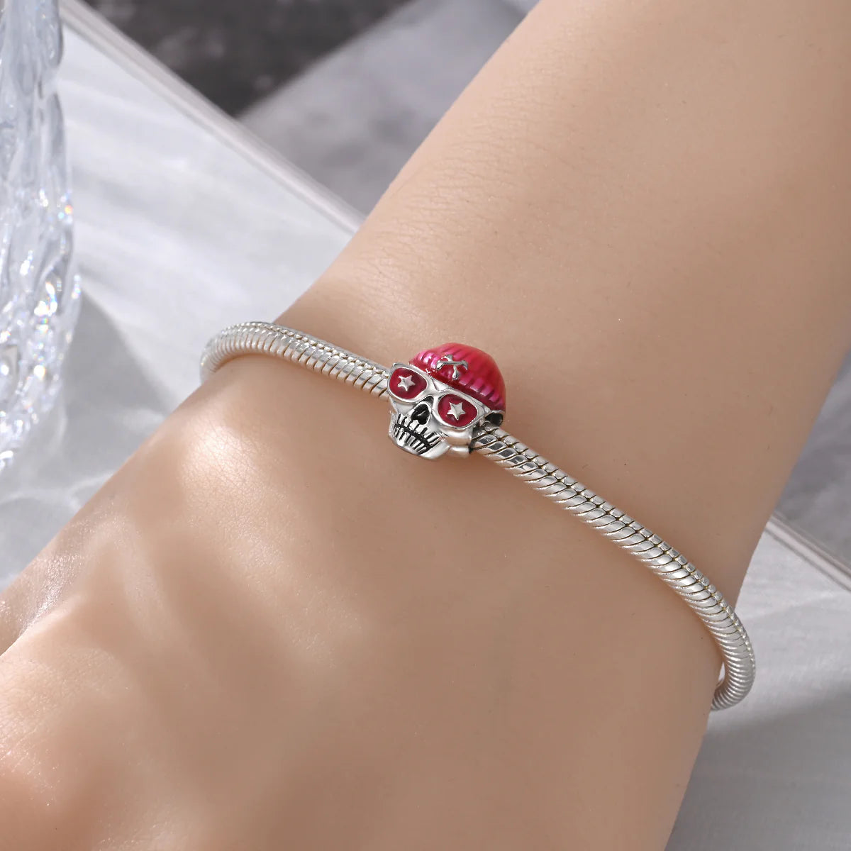 Charm Calavera Gorro Rojo Fluorecente