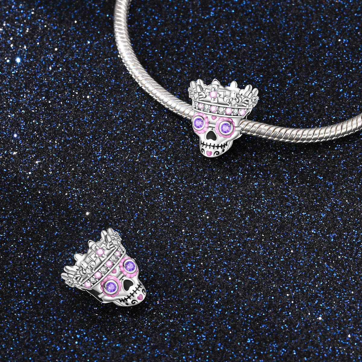 Charm Calavera con Corona Fluorecente
