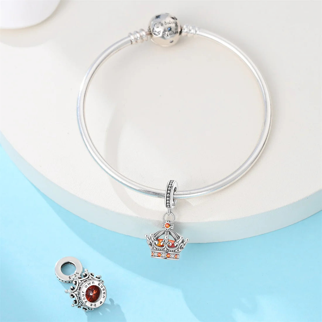 Charm Corona Con Detalles Naranjas