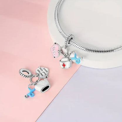 Charm Corazon de Medico y Estetoscopio