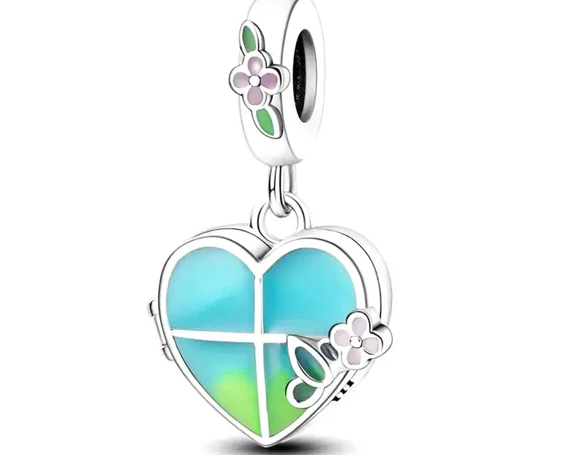glass-heart-window-charm_800x_0254705e-af52-42a0-8fe1-f8bff31a040e.webp