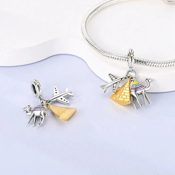 Charm Avi√≥n, Pir√°mide y Camello
