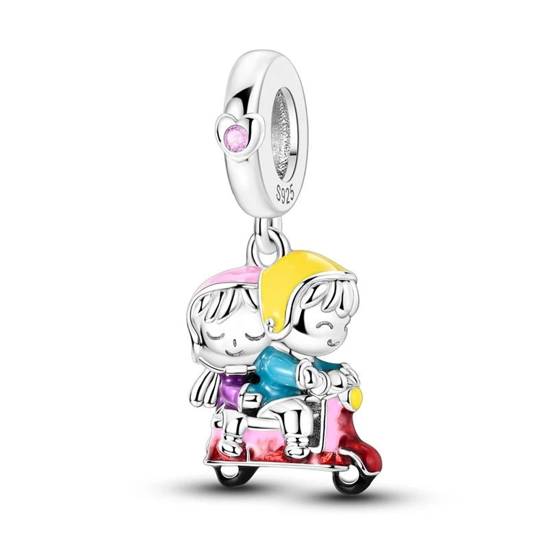 Charm "Aventura en Scooter"