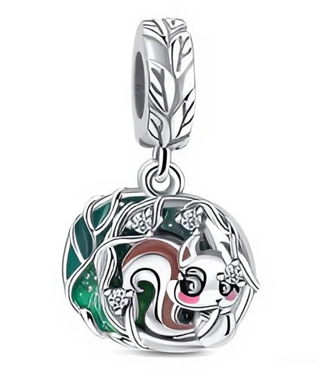 Charm Dulce Ardilla y Hojas