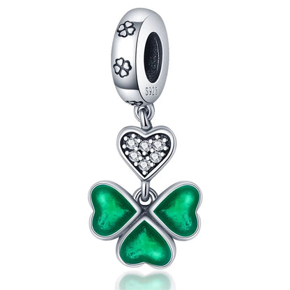 Charm Tr√©bol con Corazones Verdes
